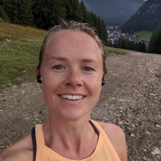 Headshot of Jill Geyer on mountain trail.