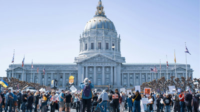 Protesters outside state building.