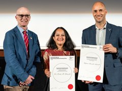 Professor Jamie Woodward presenting to Dr Krithi Karanth and Professor Alexandre Antonelli.
