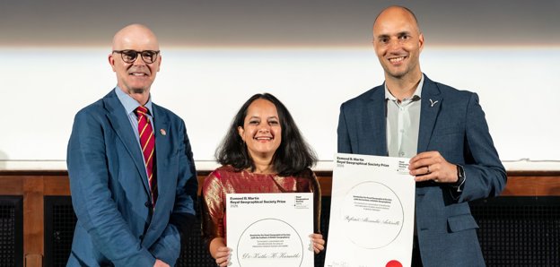Professor Jamie Woodward presenting to Dr Krithi Karanth and Professor Alexandre Antonelli.