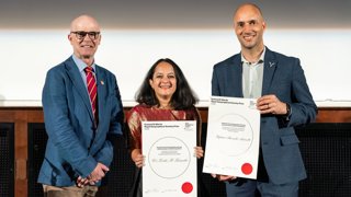 Professor Jamie Woodward presenting to Dr Krithi Karanth and Professor Alexandre Antonelli.