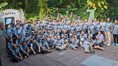 A large group of people in matching T-shirts in Mulu National Park.