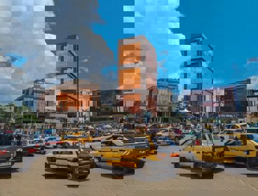  Image of road traffic at the "poste centrale" crossroads in Yaounde, Cameroon