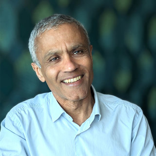 Pooran Desai headshot.
