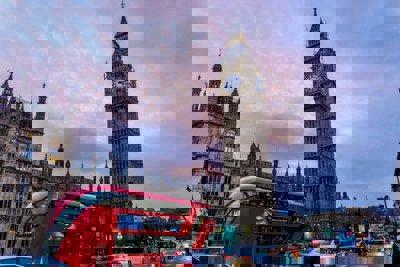Traffic going past the Houses of Parliament 