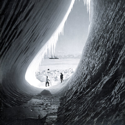 A photograph by Herbert Ponting from an Antarctic expedition 1910–1913 (RGS-IBG S0000106)