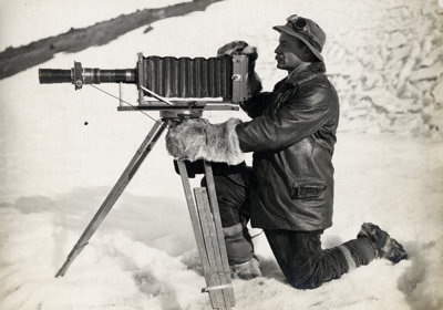 Image of Herbert Ponting and telephoto apparatus