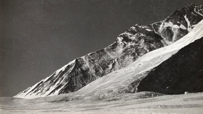 An old black and white photo of the north-east ridge of Mount Everest, taken by Bentley Beetham on the Mount Everest Expedition 1924.