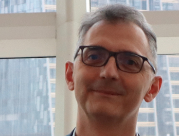 Headshot of Dariusz Wójcik smiling subtely.