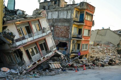 A building that has been torn apart by an earthquake