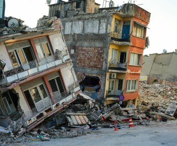 A building that has been torn apart by an earthquake