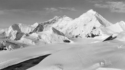Snowy landscape with snow-capped Mount Everest.