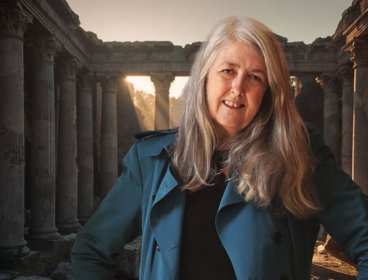 Mary Beard in front of neoclassical building. 