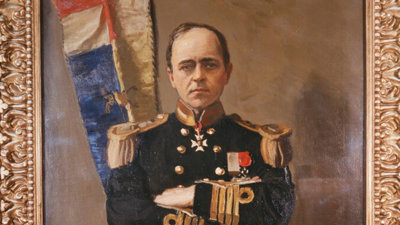 Oil on canvas portrait of Robert Falcon Scott, who is posing with his arms crossed while wearing a formal Navy uniform.