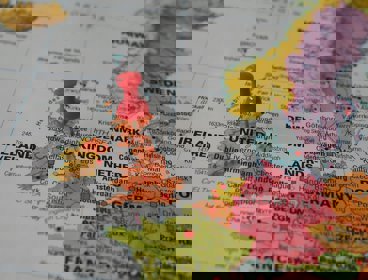 Map of UK with red pin