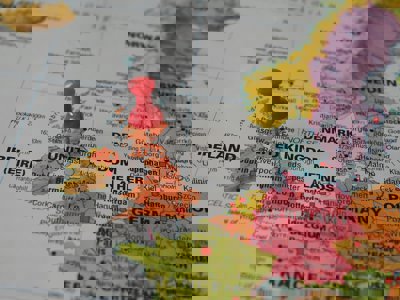 Map of UK with red pin